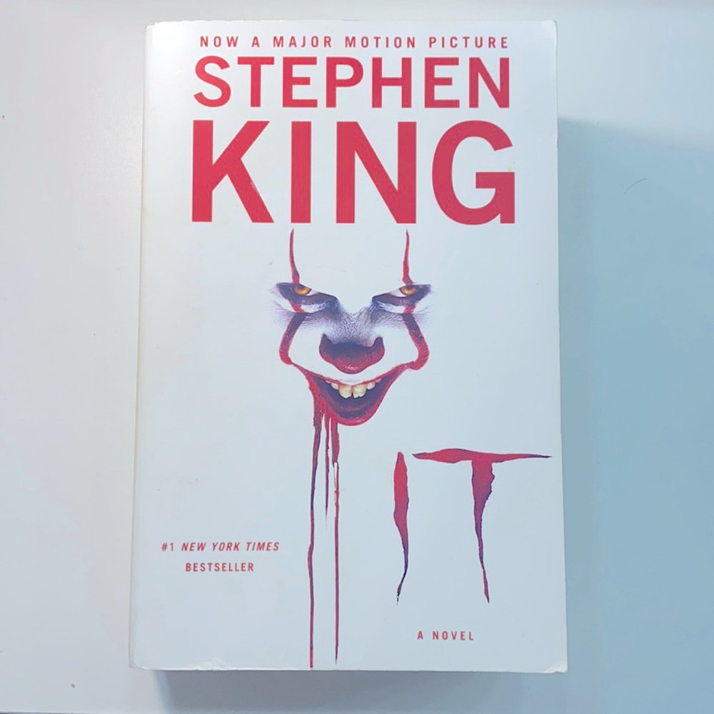 ✨NEW✨ Stephen King “IT” Book